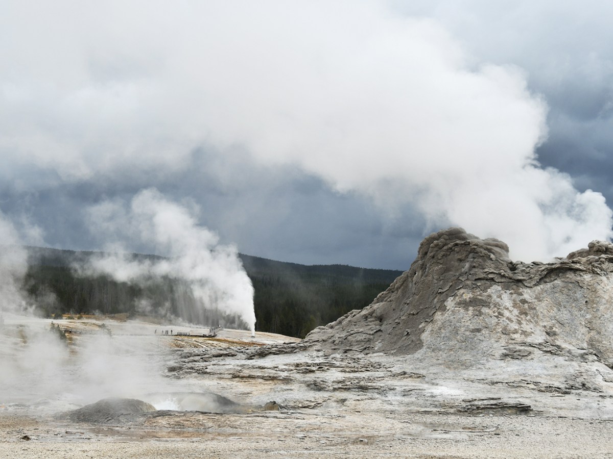 Falling for Yellowstone: Day 2 – The Geyser&nbsp;Basins